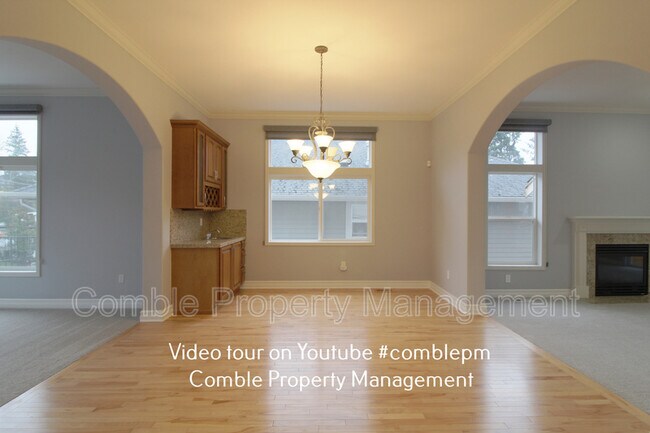 Building Photo - 4112 NE 27th Pl