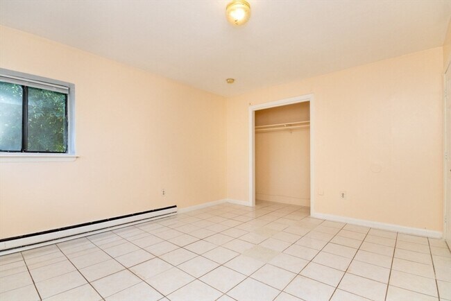 Building Photo - 590 American Legion Hwy