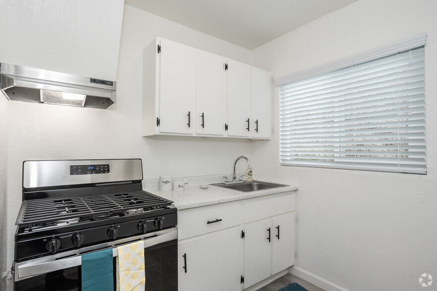 Studio - 400SF - Kitchen - Fullerton Court Apartments