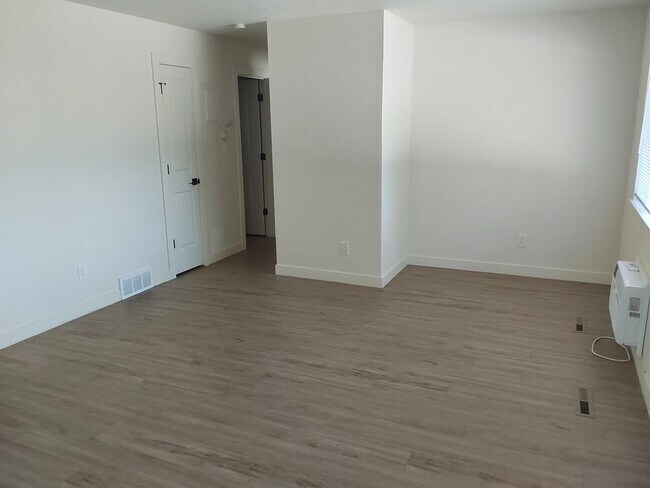 Building Photo - 1701 Palm Dr