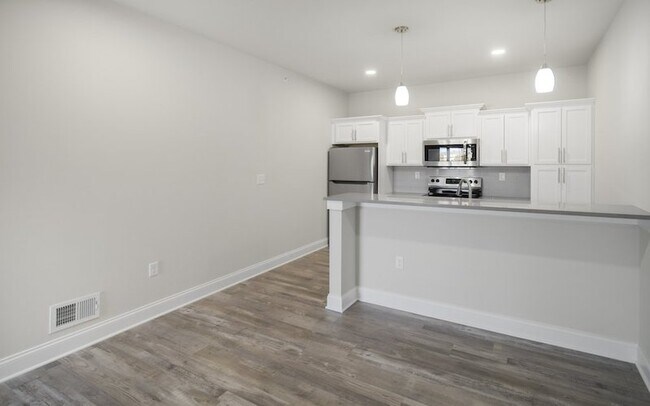 Building Photo - Ridgefield West