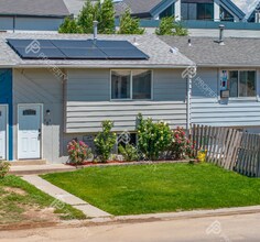 Building Photo - 3 Bedroom Townhome for Rent in Rifle