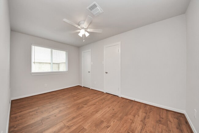 Building Photo - 6034 John Dreaper Dr