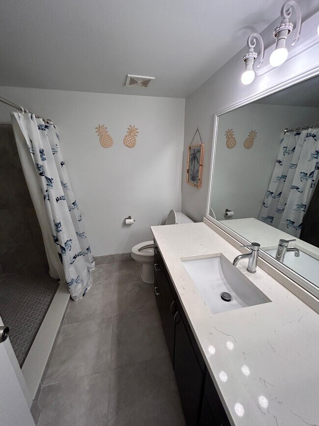 Building Photo - 2733 S Oakland Forest Dr