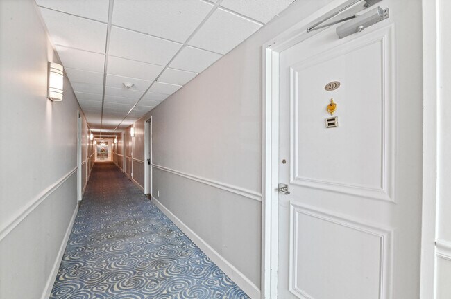 Building Photo - 2600 N Flagler Dr