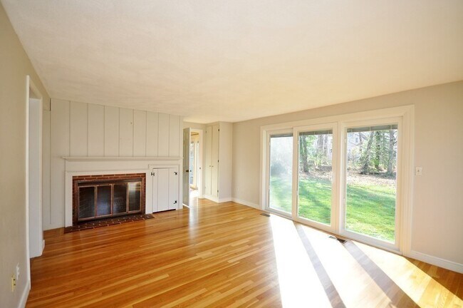 Building Photo - 15 Seaborn Pl