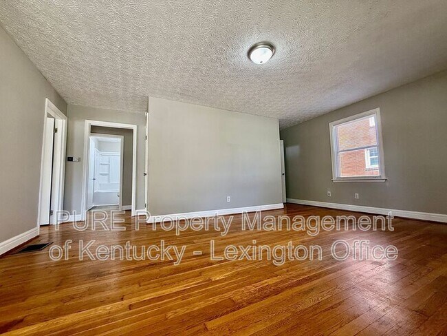 Building Photo - 829 Darley Dr