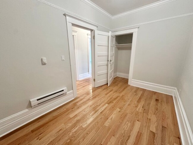 Building Photo - Fully Remodeled, Quiet 2bd/1bth w/Laundry ...