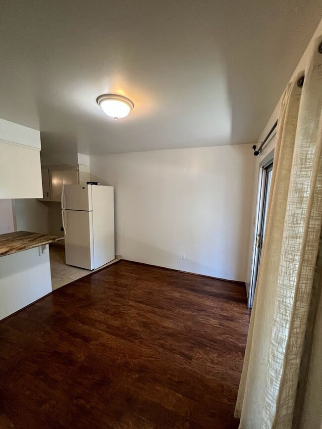 Building Photo - Charming Apartment with Solar
