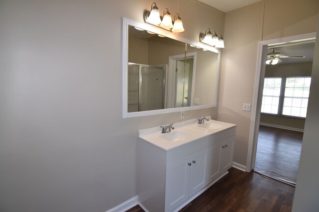 Building Photo - Spacious 3-Bed, 2-Bath Manufactured Home o...