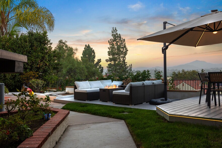 Building Photo - 17645 Rienzi Pl