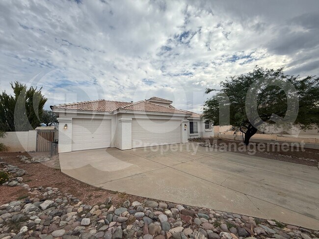 Primary Photo - 8305 N Solitude Way