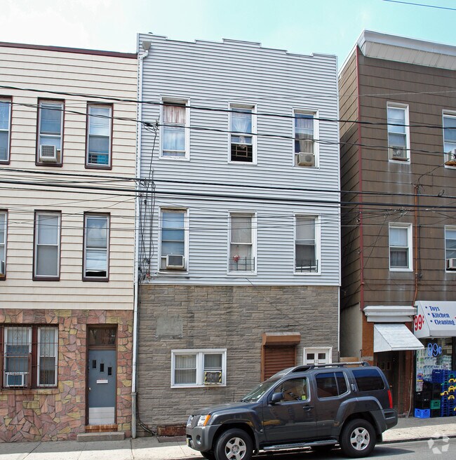 Primary Photo - 811 Bergenline Ave