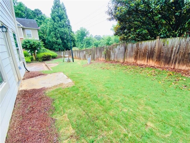 Building Photo - 1099 N Village Dr