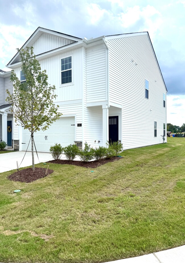 Primary Photo - 251 Perseus St