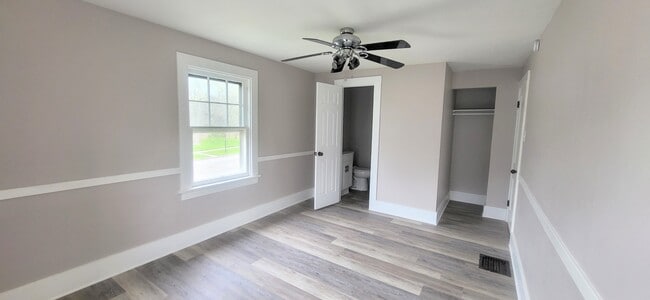 Building Photo - 2008 N Anthony Blvd