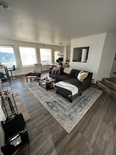 Living Room - 1931 Broadway E