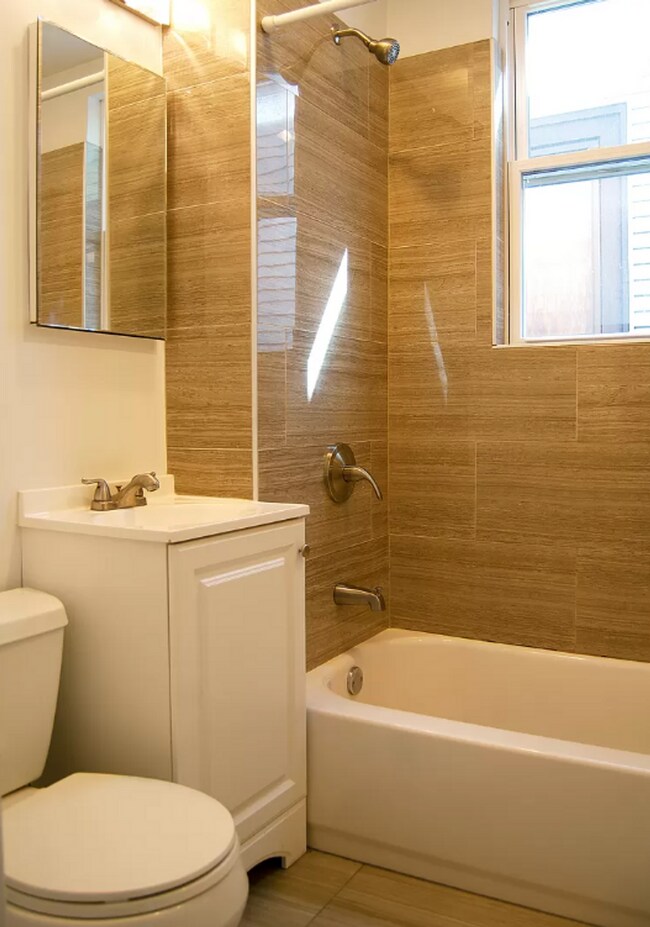 Building Photo - Lincoln Park Apartments!