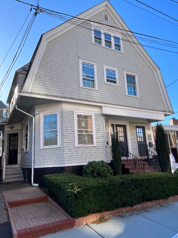 Building Photo - 511 Angell St