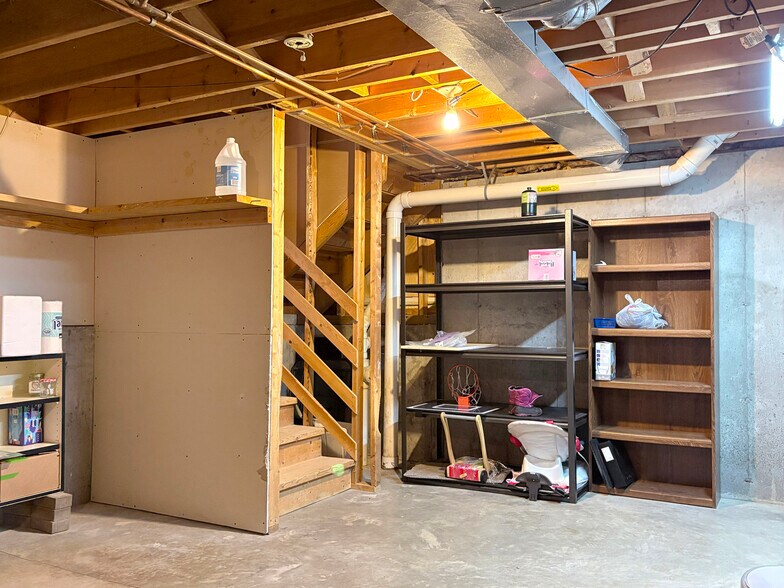 Building Photo - 6214 Adobe Way