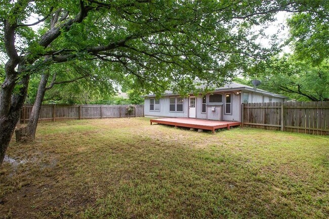 Building Photo - 1812 Hollow Tree Blvd