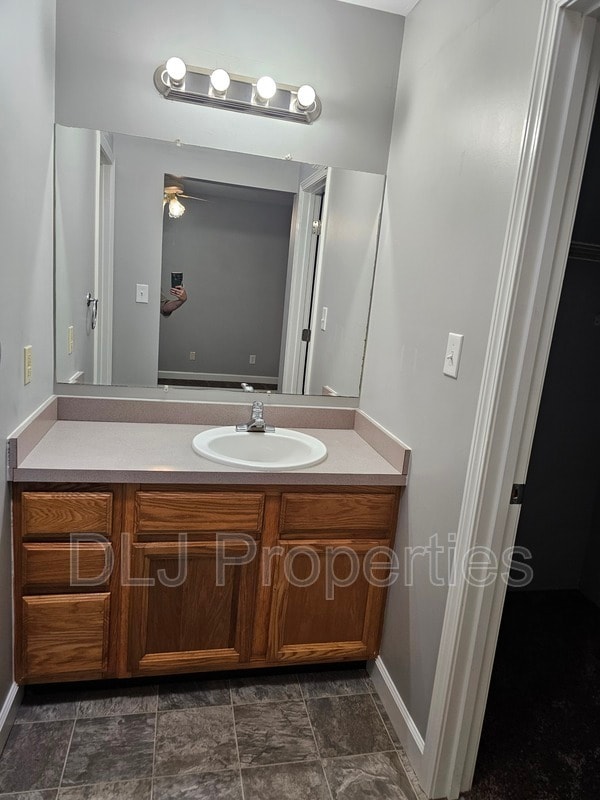 Building Photo - 546 Betty Lou Dr