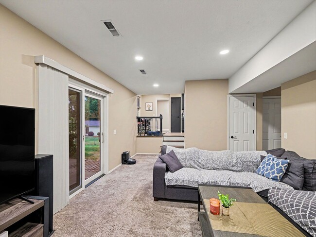 Building Photo - 1801 Sherry Dr