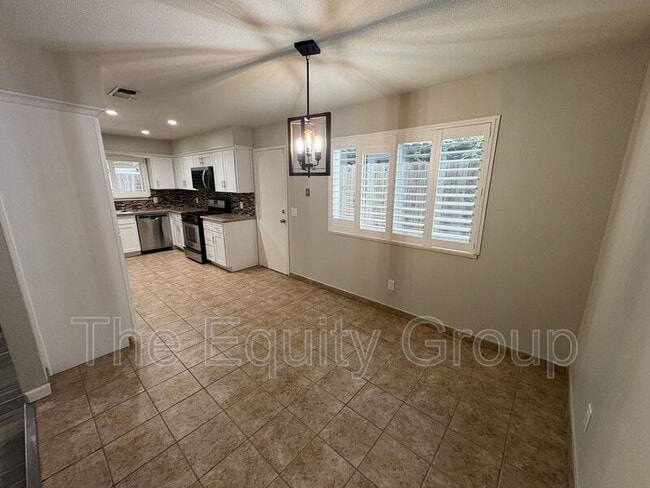 Building Photo - 1937 Chinowth St