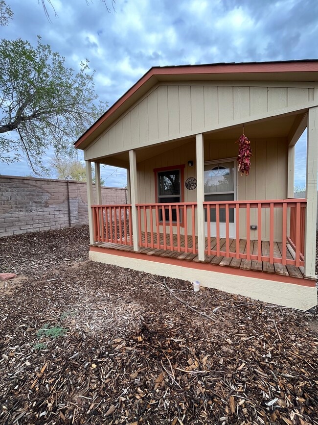 Building Photo - 4313-4312 Condesa Dr NW
