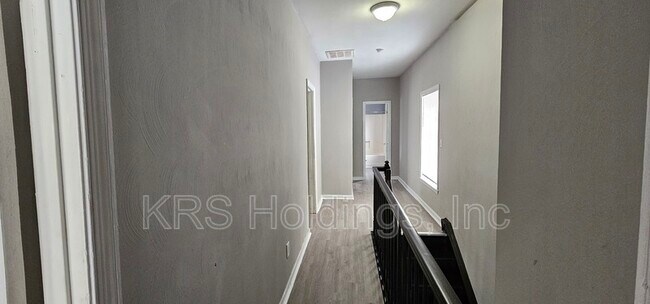 Building Photo - 827 Marshall Ave