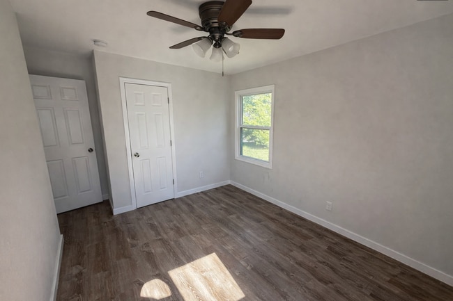 Building Photo - Beautifully updated home