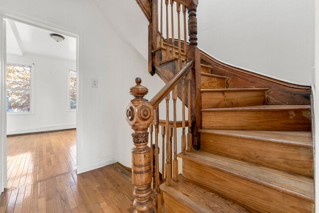 Building Photo - 40 Van Reypen St