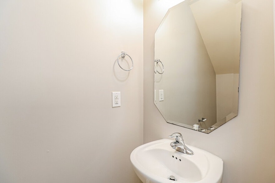 Building Photo - 164 Autumn Bluff Cir