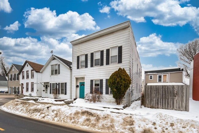 Building Photo - 1534 5th Ave