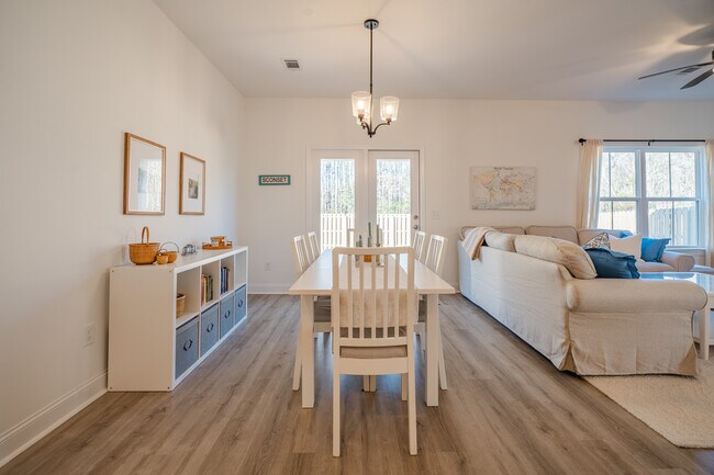 Building Photo - 63 Buckingham Dr