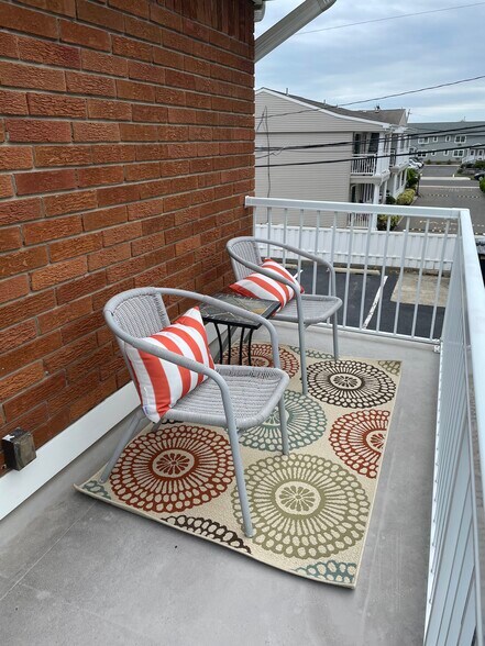 Building Photo - 103 2nd Ave