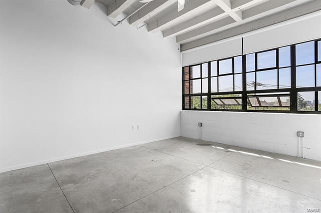 Building Photo - 2319 Chouteau Ave