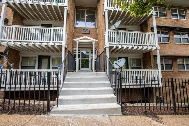 Primary Photo - Charming 2 BR/2 BA Condo in Barry Farms!