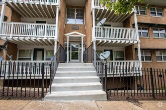 Building Photo - Charming 2 BR/2 BA Condo in Barry Farms!