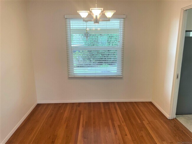 Building Photo - 4735 Lomitas Dr