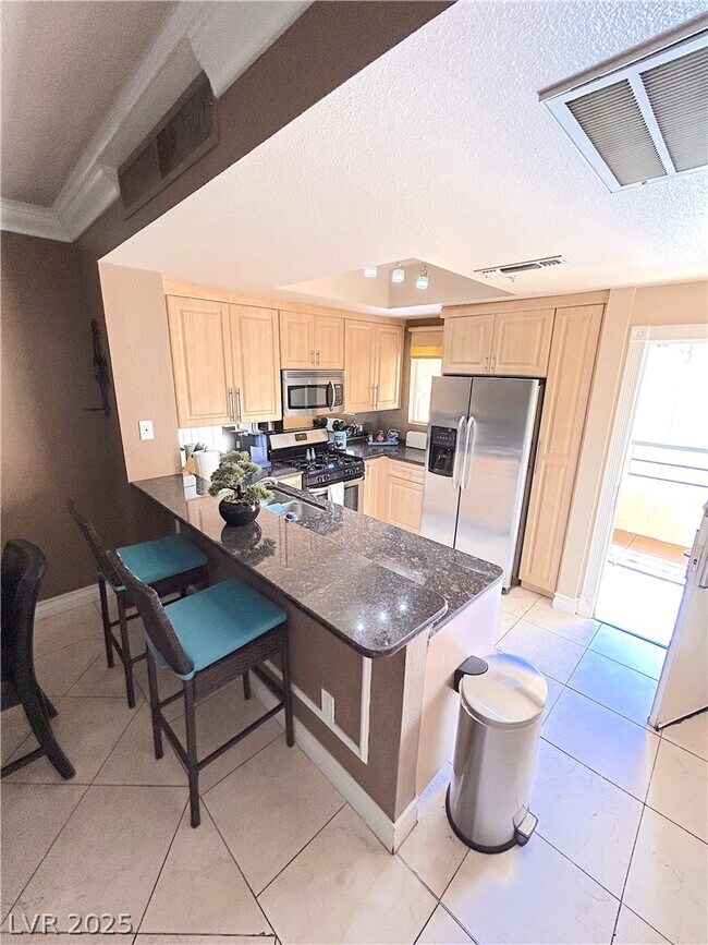 Building Photo - 210 E Flamingo Rd