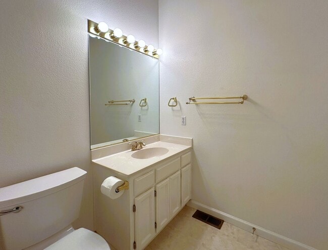 Building Photo - 2172 Dolen Pl