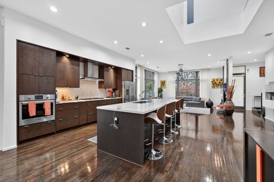 Building Photo - 721 Longleaf Dr NE