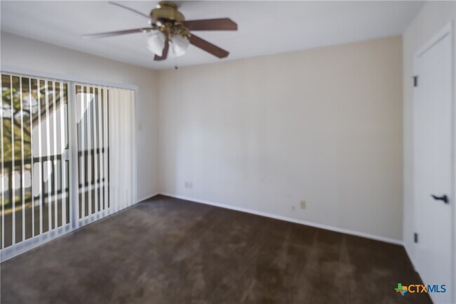 Building Photo - 1101 Parkview Dr