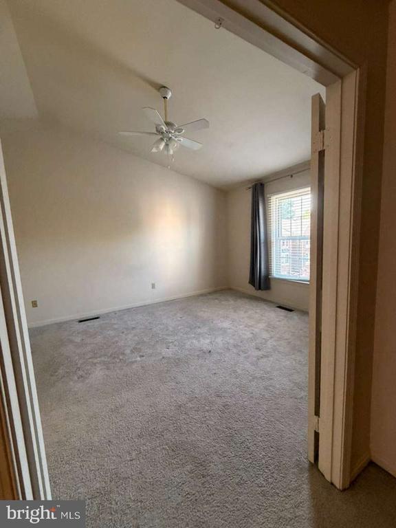 Building Photo - 5976 Norham Dr