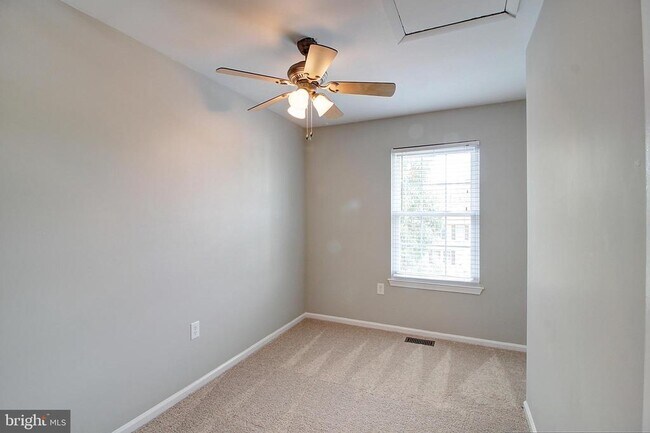 Building Photo - 101 S Oak Cliff Ct