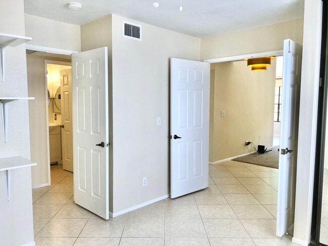 Building Photo - Sweet Single-Story, Completely Detached, in the Picturesque Fallbrook Village HOA Community!