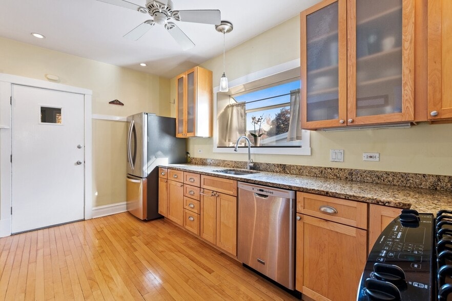 Building Photo - 1760 Henley St