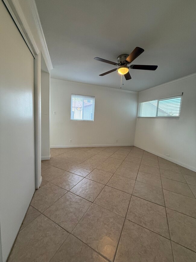 Building Photo - 3158 Juanita St