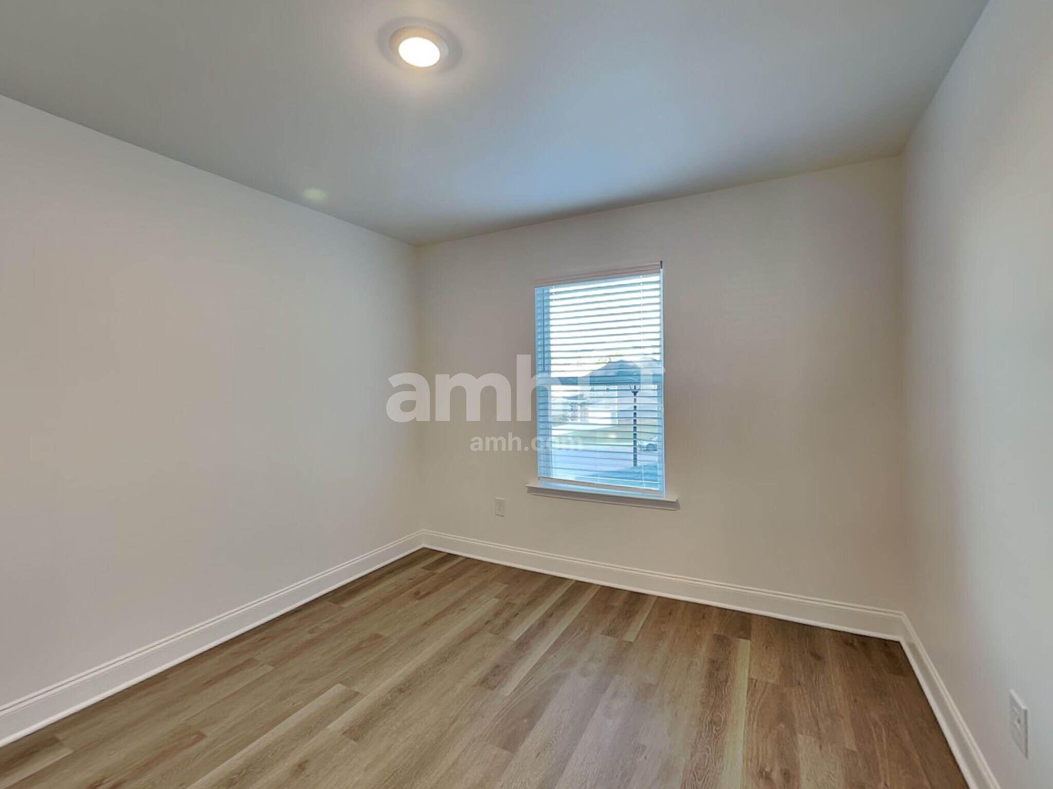 Building Photo - 910 Carnelian Ln